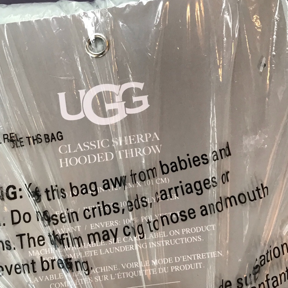 UGG classic Sherpa hooded throw for kids - Picture 6 of 11